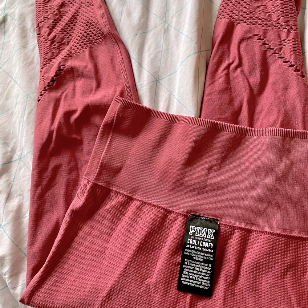 Like new cool and comfy Pink leggings